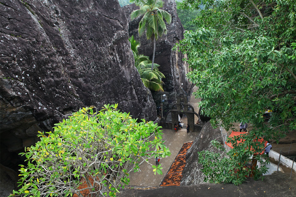 Aluvihara Rock Cave Temple
