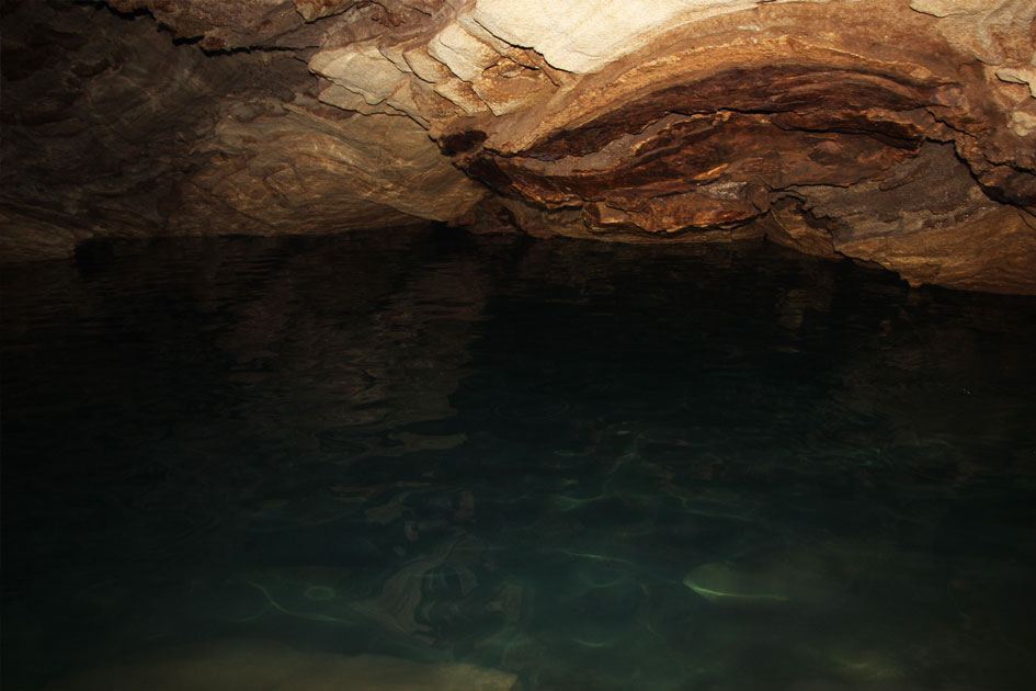Nil Diya Pokuna Cave - Karandagolla, Ella, Sri Lanka