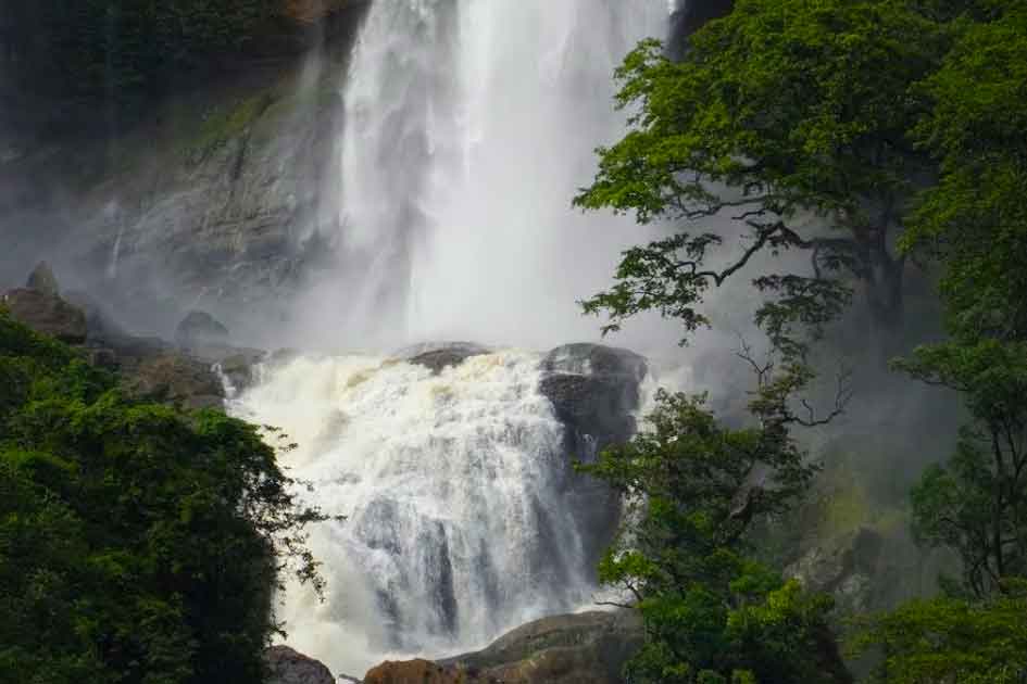Diyavini Ella Falls